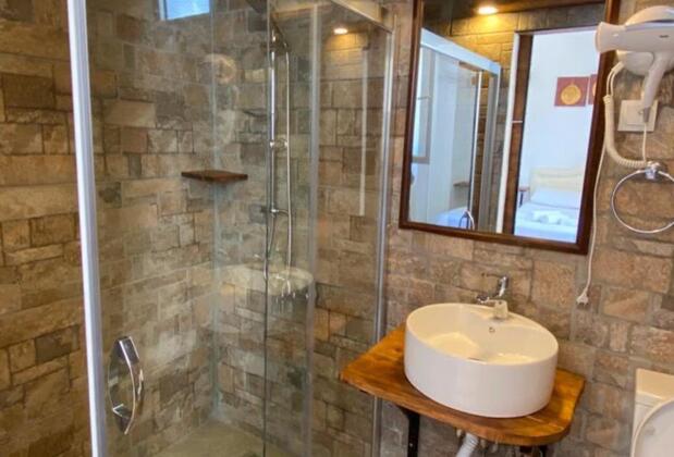 Monk Island Guesthouse Foça - Görsel 25