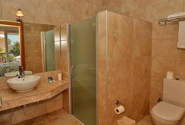 The Blue Lagoon Deluxe Hotel - Görsel 12