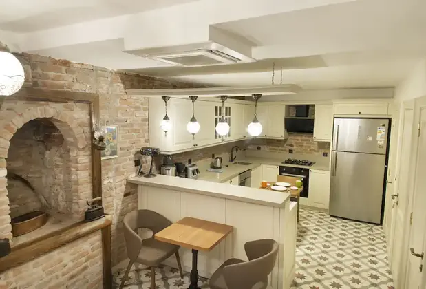 Avlulu Konak Ayvalık - Görsel 9