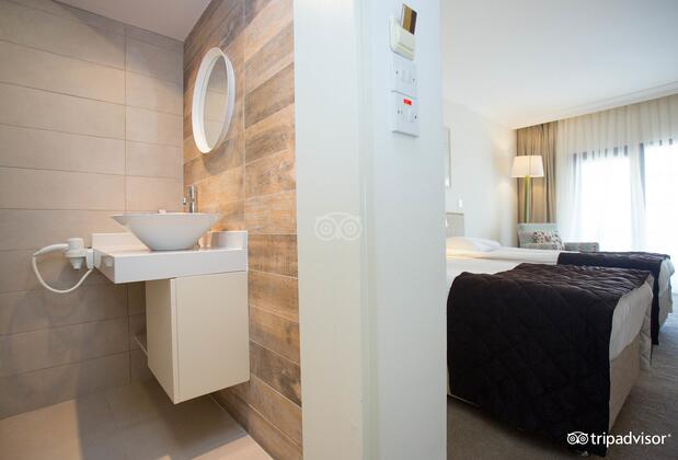 Bellapais Monastery Village - Görsel 16