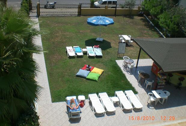 Sisters Apart - Görsel 5