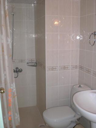 Sisters Apart - Görsel 2