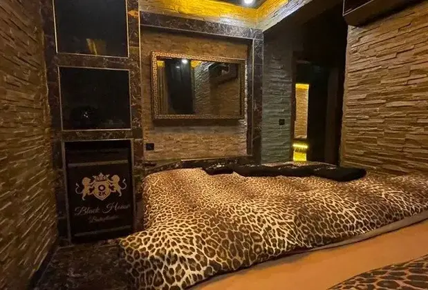 Black House - Görsel 3