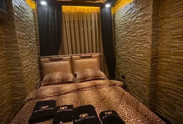 Black House - Görsel 4