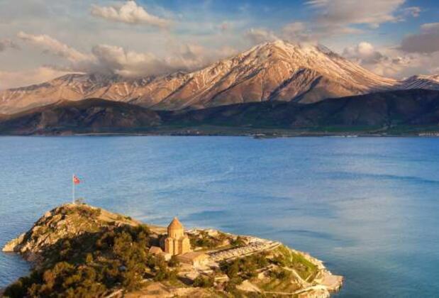 Efsanevi Hikayeleriyle Van Gölü Hakkında Her Şey