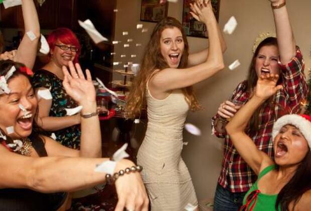 Hangi Yılbaşı Karakterisin? Testi Çöz, Yılbaşına Nasıl Girmelisin Söyleyelim!