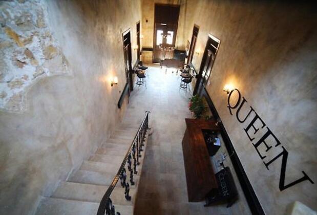 Queen Of Nicosia - Görsel 3