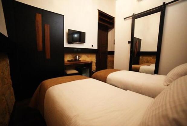 Queen Of Nicosia - Görsel 4