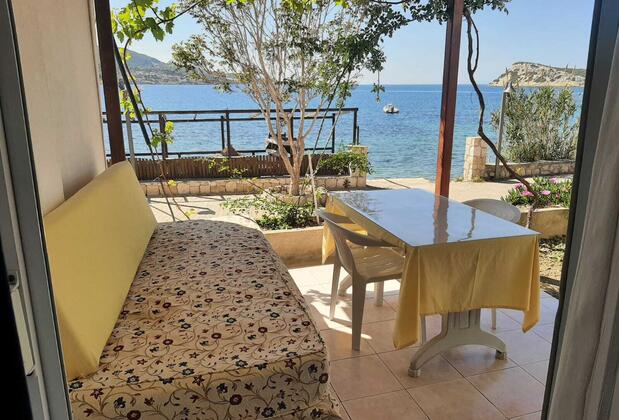 Salkım Pansiyon Karaburun - Görsel 7