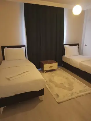 A Life Apart - Görsel 7