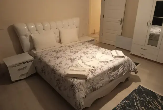 A Life Apart - Görsel 5