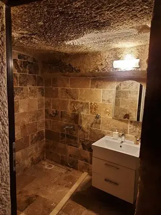 Oddest Cave Suit Aparts - Görsel 7