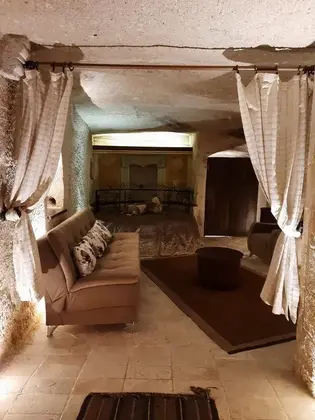 Oddest Cave Suit Aparts - Görsel 9