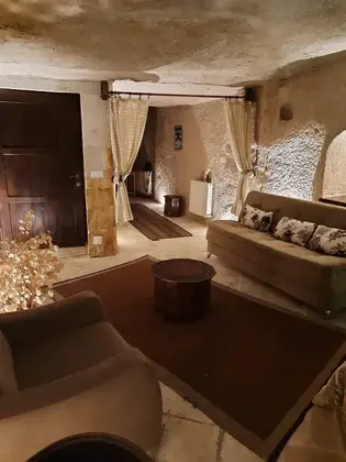 Oddest Cave Suit Aparts - Görsel 8