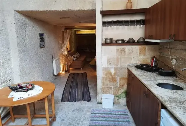 Oddest Cave Suit Aparts - Görsel 12