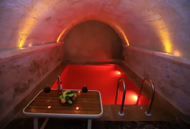 Doctors Cave Suites - Görsel 8