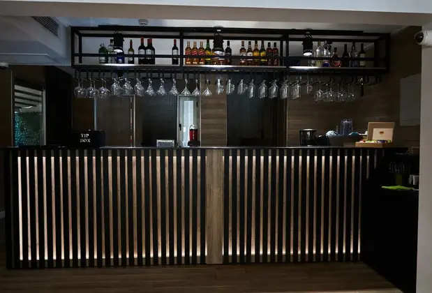 Crown Salamis Hotel - Görsel 4