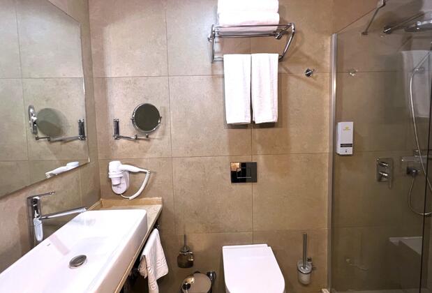 Crown Salamis Hotel - Görsel 13