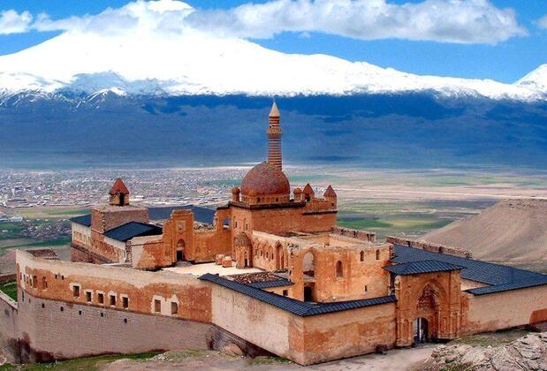 Efsanelere Konu Olmuş Bir Mekan: İshak Paşa Sarayı'nın Hikayesi