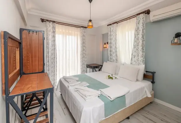 K Bozcaada Paralia - Görsel 4