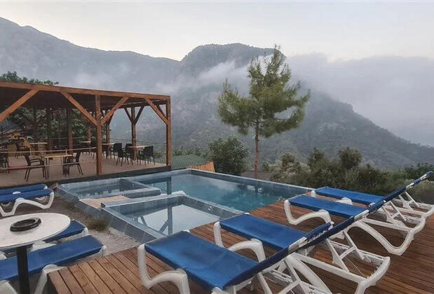 Goat Bungalow and Camping - Görsel 10