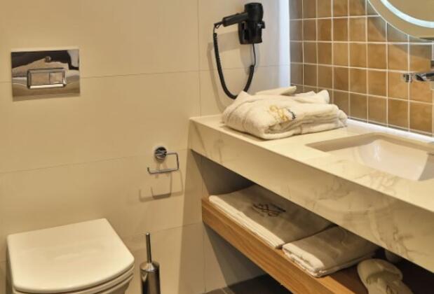 İn The Middle Hotel - Görsel 18