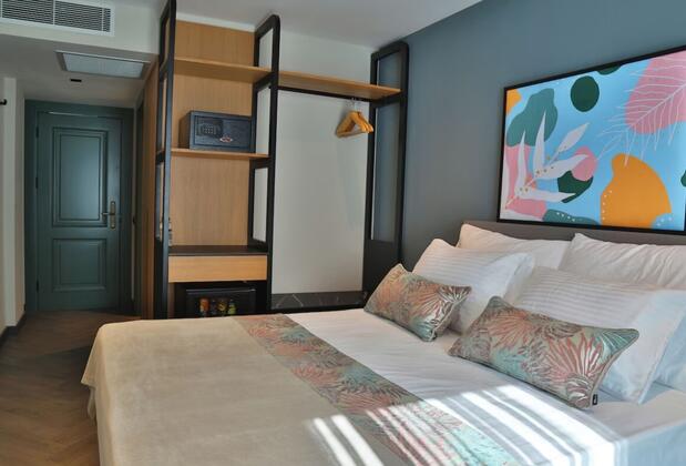 İn The Middle Hotel - Görsel 11