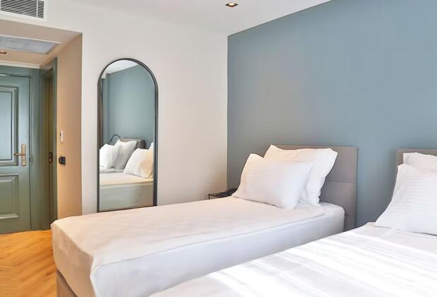 İn The Middle Hotel - Görsel 13