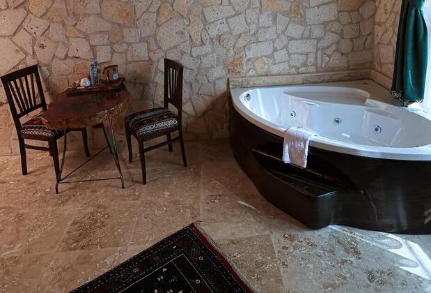 By Yüksel Cave - Görsel 3