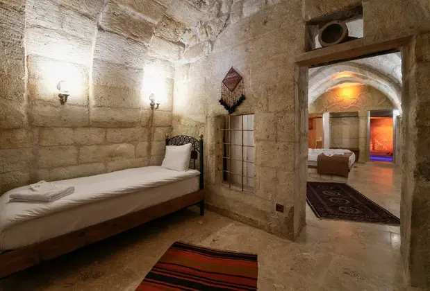 By Yüksel Cave - Görsel 20