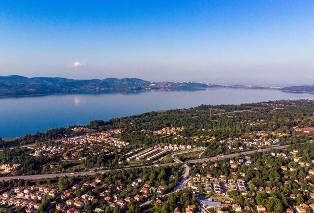 Sapanca gölü otel fiyatları: Bungalow 2024 fiyat listesi Sapanca Gölü'nde manzarası ile büyüleyen tesisler