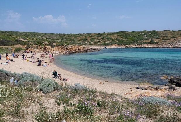 Bozcaada Ayazma Plajı giriş ücreti ne kadar, deniz suyu soğuk mu?