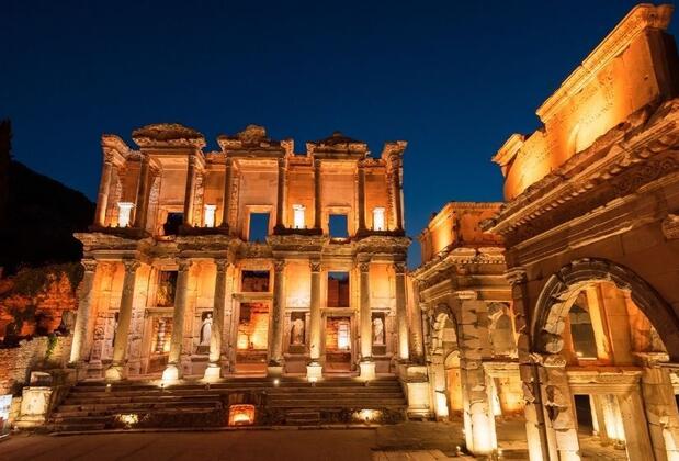 Efes Antik Kenti ziyaret saatleri nedir? Gece ziyaretlerinde ışıklar saat kaçta açılıyor?