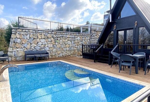 Black Wooden Bungalov - Görsel 3