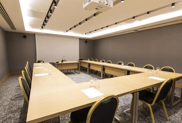 Radisson Hotel Istanbul Harbiye - Görsel 11