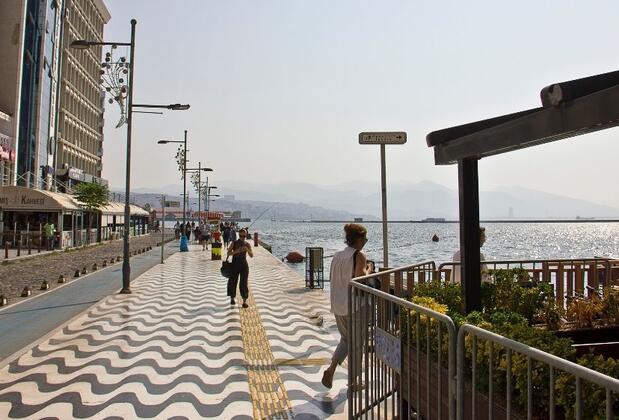 Doğa ile iç içe, deniz manzaralı İzmir'deki en iyi sosyal tesisler