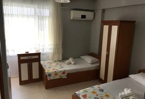 Joey Motel - Görsel 4