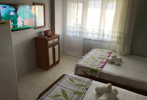 Joey Motel - Görsel 3