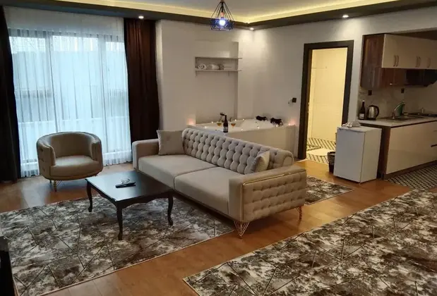 New House Suit - Görsel 3