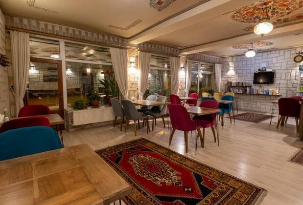 In Stone House - Görsel 11