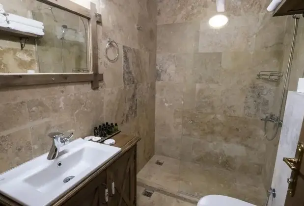 In Stone House - Görsel 19