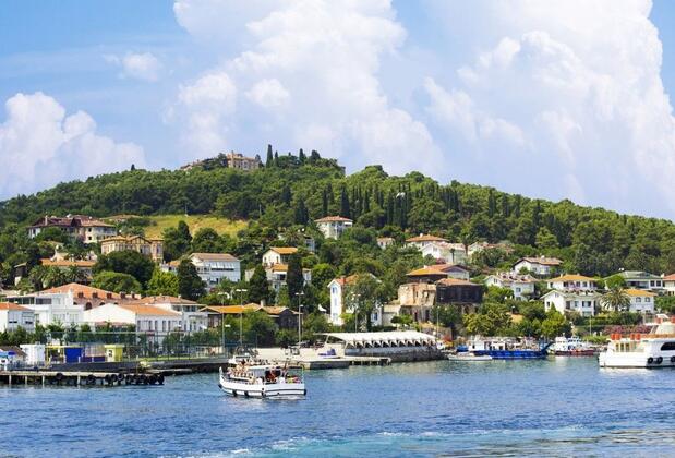 Yılbaşı'nda Nereye Gitsek? İstanbul'da Değilmiş gibi Hissettiren Yılbaşı Rotaları...