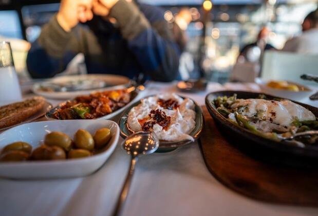 İzmir'de Vedat Milör'ün Tavsiye Ettiği Mekanlar...