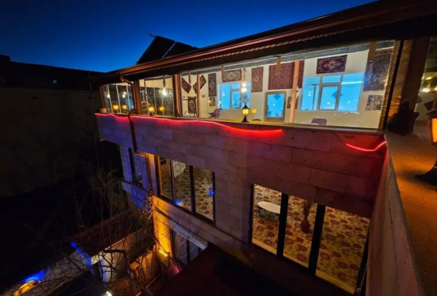 Glorious House - Görsel 2