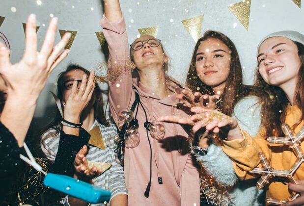 İzmir'de Yılbaşında Ne Yapılır? İzmir Yılbaşı Galaları, Konser ve Partileri...