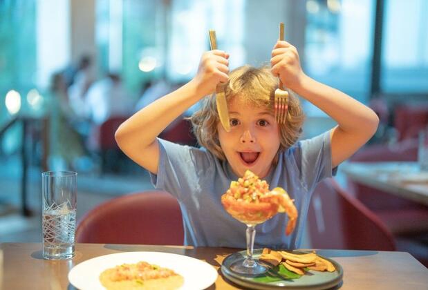 Seyahat Sırasında Çocuklarla Yemek Yemenin Püf Noktaları...