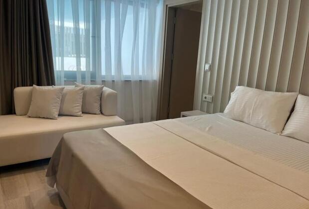 Mad Inn Lara - Görsel 3