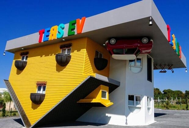 Türkiye'nin En Büyük Ters Evi İzmir Ters Ev Nerede, Hangi Günler Açık ve Giriş Ücreti Nedir?