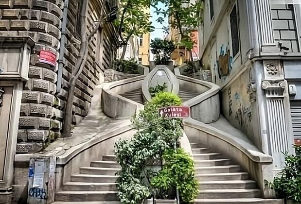 İstanbul’un Aşıklar Merdiveni: Kamondo Merdivenleri