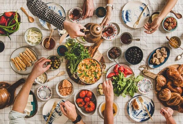 İzmir'de  Doğa İçinde Kahvaltı İçin Nereye Gidilir? Çiçekli Köy Nerede, Hangi Kahvaltıcılar Var?